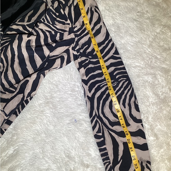 Saks Fifth Avenue zebra print 100% silk blazer jacket size large - Picture 14 of 15
